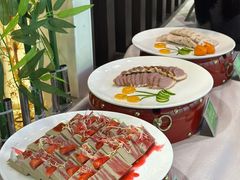 -亚洲国际大酒店·云顶阁旋转自助餐厅
