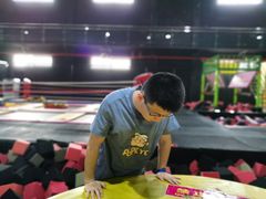 -嘿哟动霸CHUA·新潮玩运动娱乐中心·蹦床滑冰团建乐园