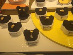 -六福珠寶(百联南方购物中心店)