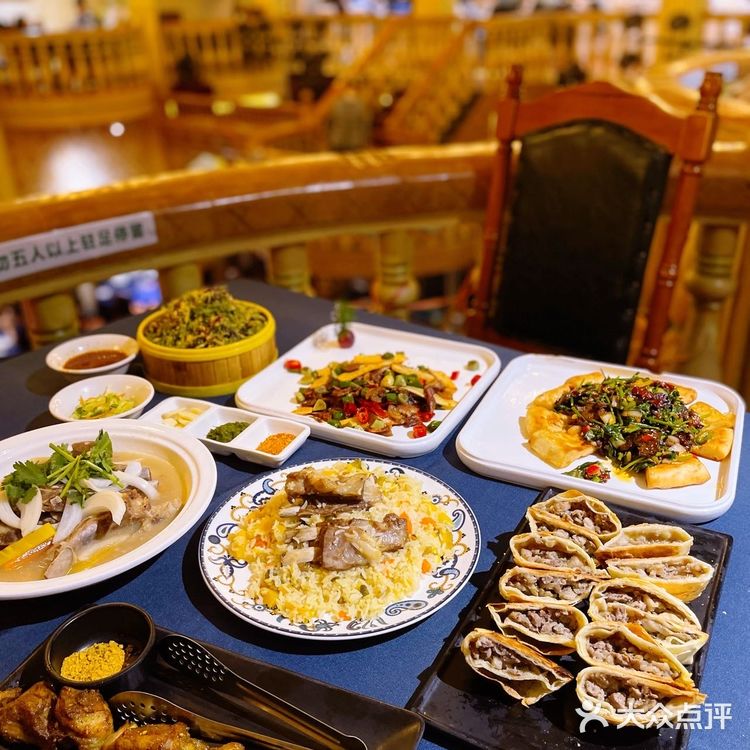 吃丝绸美食置办龙年年货就来伊带伊路喽