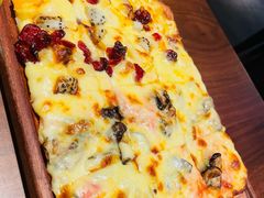 什锦水果拼蘑菇培根飞饼-Ambra Haus琥珀屋精酿餐厅(宝山店)