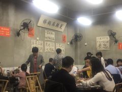 大堂-咏勝锑锅麻辣烫(净居寺路总店)