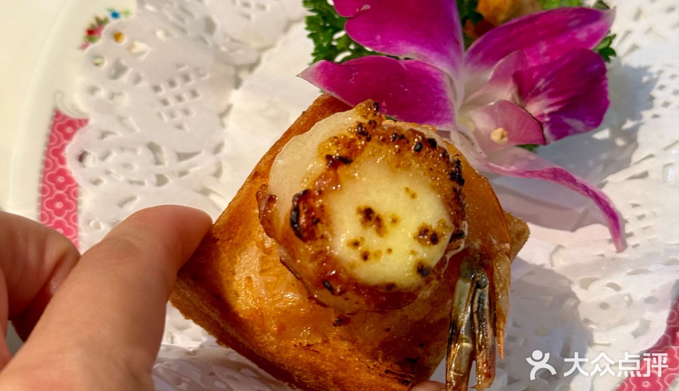 查餐厅又回来了