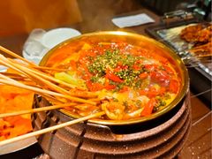 -曼听小寨海鲜烧烤·大连辣炒大王(盖州街店)