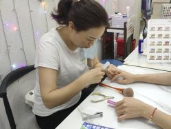 -雅诗迪·美甲美睫纹绣养生美容院
