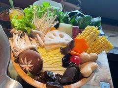 -湊湊火锅·茶憩(南京东路悦荟店)