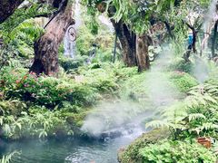 -Chom Cafe and Restaurant