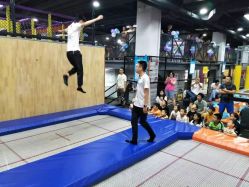 -蹦贝运动中心·蹦床·攀岩·闯关(龙岗店)