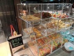 面包甜点陈列柜-昆山裕元花园酒店·温莎西餐厅