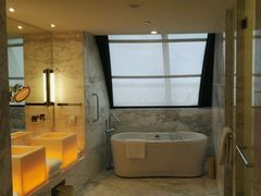 -上海滴水湖皇冠假日酒店