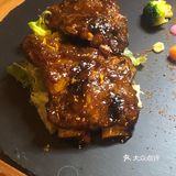 会变身的西餐酒吧