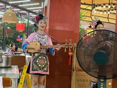 -刘姐啤酒鱼民族演艺餐厅(西街总店)