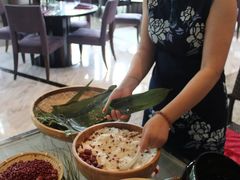 端午期间早餐和午餐有现场粽子秀-上海虹桥西郊假日酒店