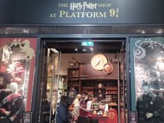 -九又四分之三站台哈利波特商店