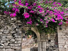 -高荡千年布依古寨旅游景区