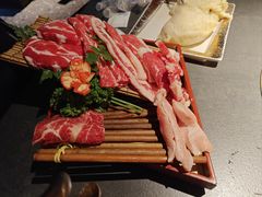-铭牛烧肉·和牛海鲜自助(高新月牙湖店)