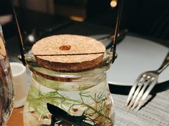 餐具摆设-卡普里披萨·牛扒·下午茶
