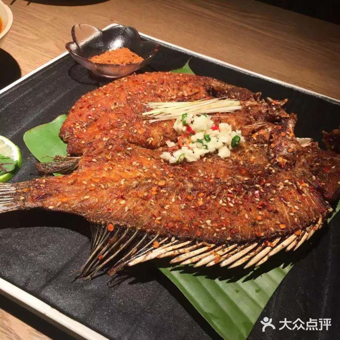 云水瑶意境云南菜餐厅(大悦城店)香茅草烤罗非鱼图片