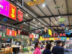 -三亚火车头万人海鲜广场