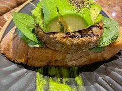 牛油果开面牛肉汉堡-Let'sBURGERplus·非常创意汉堡(三里屯店)