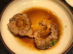 鸭蛋黄狮子头-梅飞酒家(名辉豪庭店)