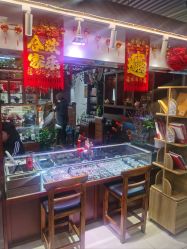 -灵彩珠宝(朗香街店)