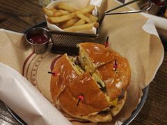 -BOURBON 玻本美式餐厅酒吧(虹桥新天地店)