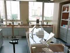 -无奔眼镜·蔡司·依视路授权店(朝阳大悦城店)