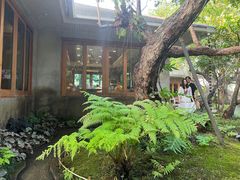 -Chom Cafe and Restaurant