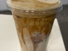 法式焦糖风味流冻拿铁-星巴克臻选(上海陆家嘴中心店)