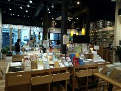 -猫的天空之城概念书店(杭州南宋御街店)