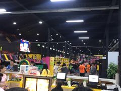 -嘿哟动霸CHUA·新潮玩运动娱乐中心·蹦床滑冰团建乐园