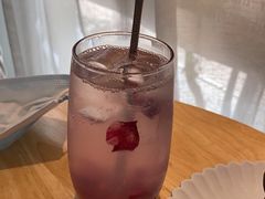 玫瑰荔枝气泡饮-筑艺咖啡
