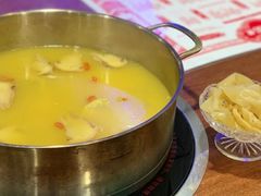 -鲜入围煮花胶鸡海鲜火锅