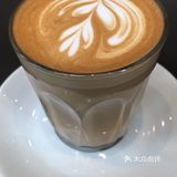咖啡的种类没有很多,要了一杯拿铁,朋友要了一杯澳白!