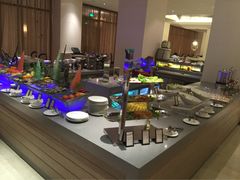 大堂-海口绿发希尔顿酒店-田园汇自助餐·三文鱼·海鲜