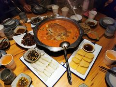 -野山舂·贵州现舂酸汤火锅(鸿通城店)