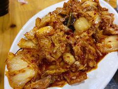 辣白菜炒五花肉-故乡家韩国料理(丹东街店)