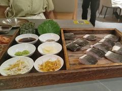 -围炉肉舍•炭烤活鳗•丹东海鲜烤肉(步行街店)