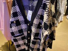 -URBAN REVIVO(济南领秀城贵和购物中心店)