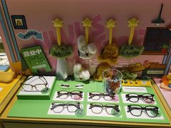 -LOOK眼镜·蔡司依视路配镜(宝山万达店)