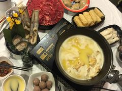 -鲜入围煮花胶鸡海鲜火锅