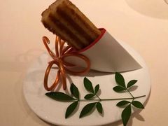 鱼子酱配小煎饼-LA TABLE de Joël Robuchon Restaurant