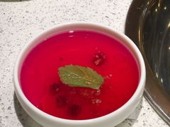 鲜火龙果冰粉-老佛爷铜炉蛙锅(海岸城店)