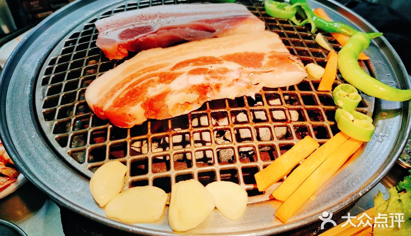 龙年的快乐从美食开始-延吉肉铺烤肉烤牛肠专门店