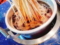 经典锅底-马路边边串串香(双井直营店)