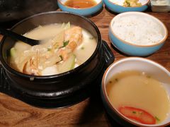 -明洞阿姨·韩式酱蟹烤肉·创意料理(三元桥店)