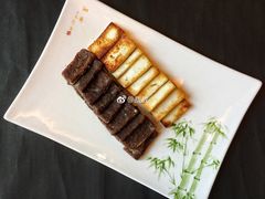 邓川水煮乳饼红糖年糕-民族饭店-四季餐厅