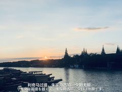 二楼，临窗座，落日余晖。-洞天食府(北大街店)