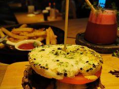 减脂增肌双层牛肉堡-龙治汉堡(中华城店)